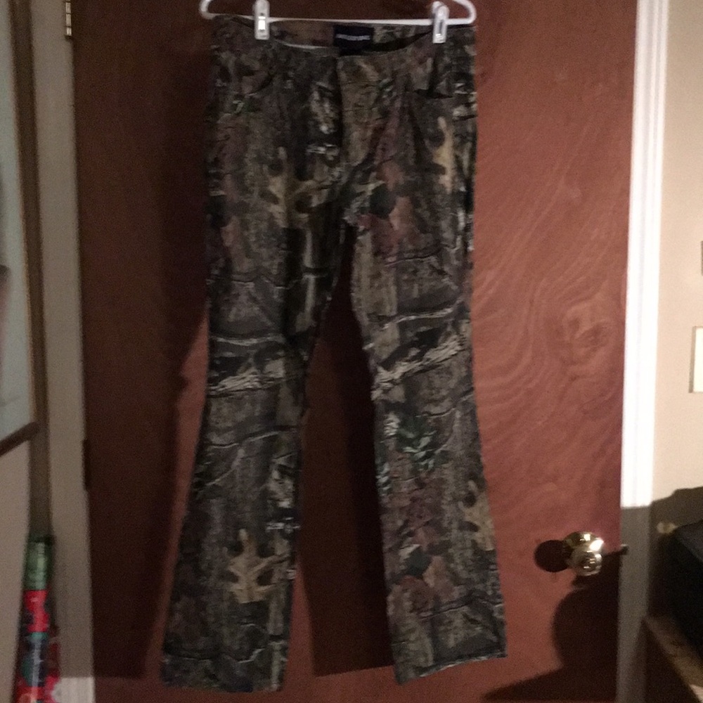 Women’s camo pants🦌🦌